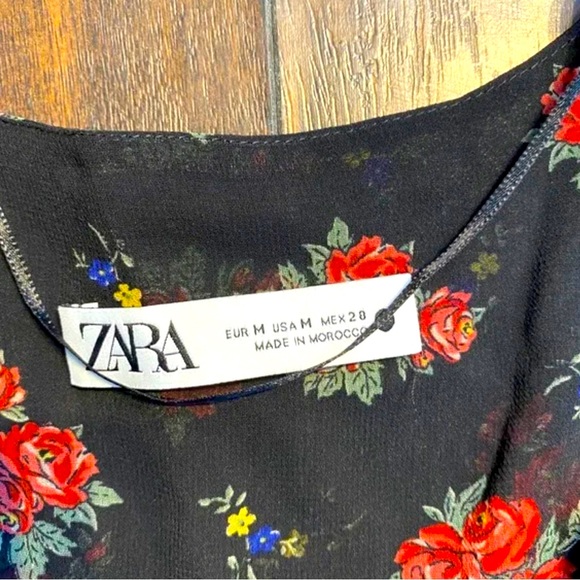 Like New Zara Bloggers fav mini dress. - Picture 2 of 4